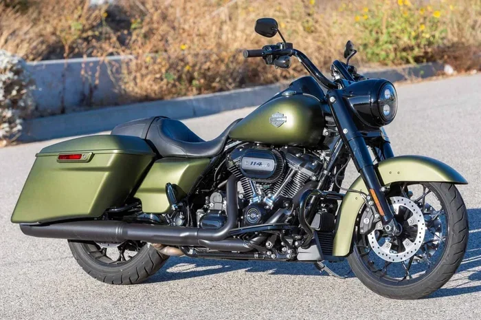 Harley-Davidson Road King Motorcycle Overview Guide