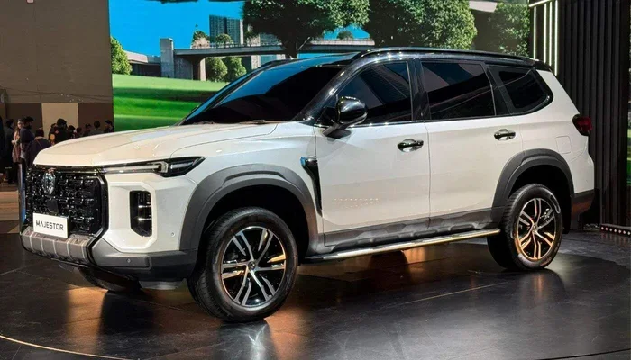 Best 8 to 10 Seater Cars in India for Large Families