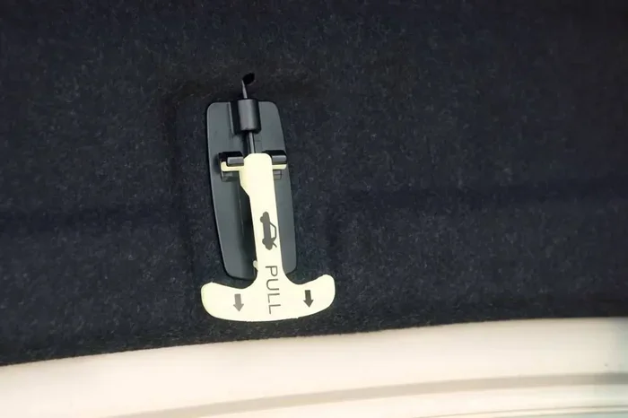 How Do You Manually Open an Electric Trunk Yourself