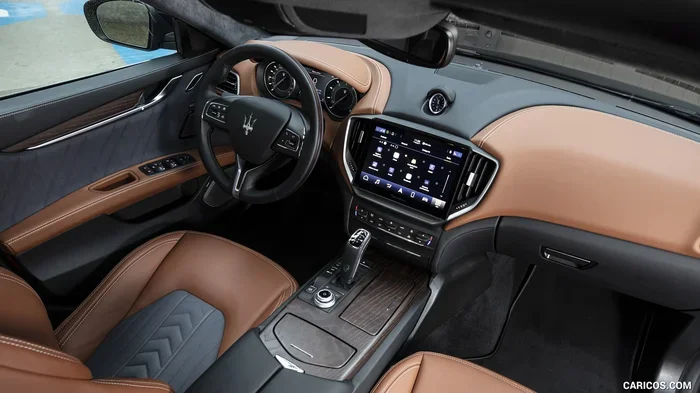 Does a 2015 Maserati Ghibli Have a Heated Steering Wheel