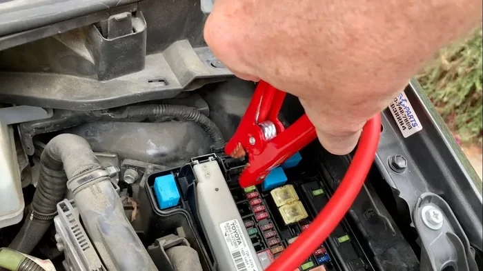 Can You Jump a Dead Battery With a Prius and Survive
